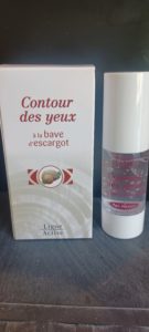Contour des yeux à la bave d'escargot